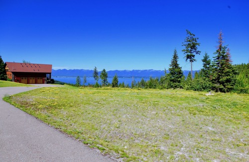 Lakeside House | 14,229sqft Estate on 8ac w/4100sqft Guest home TikiBar HotTub Overlooking GNP!