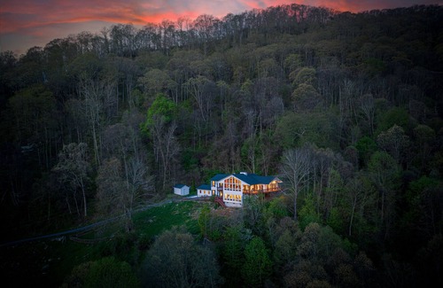 Canton House | 14 Acres - Theater Room - 20 Miles to DT Asheville - Paved Drive the whole way!
