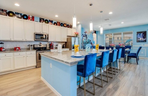 Loughman House | 14 Bed Themed Rooms Everywhere Spacious Pool Home Great Location