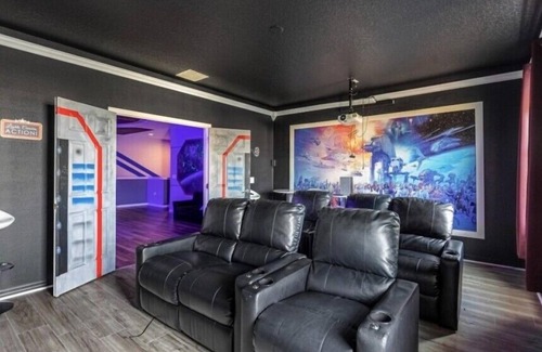 Loughman House | 14 Bed Themed Rooms Everywhere Spacious Pool Home Great Location