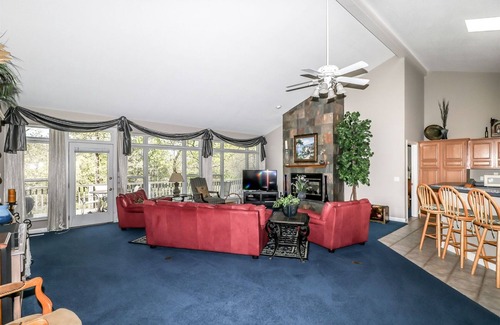 Hot Springs Village House | 14 Juego Way - HDTV, WIFI. A large, spacious luxury home on Diamante Golf Course