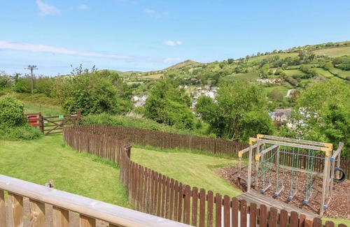 Combe Martin Cottage | 14 MANLEIGH PARK, pet friendly, with a garden in Combe Martin