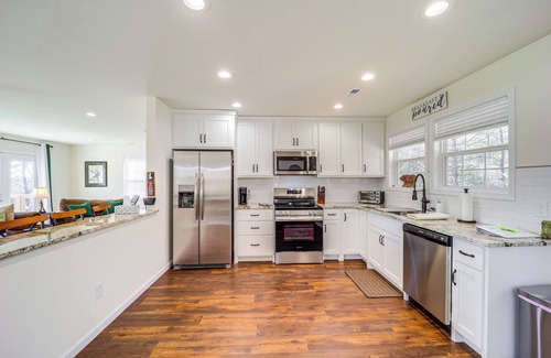 Ferguson House | 14 Mi to Appalachian Ski Mtn! Family Getaway