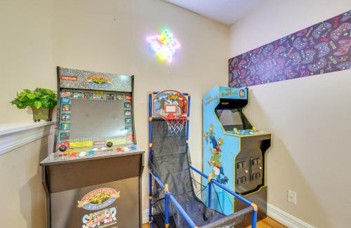 Calabay Parc House | 14 Mi to Disney Spacious Home with Pool and Lanai!