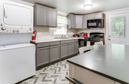Sunshine House | 14 Mi to Downtown Baton Rouge: Plaquemine Retreat