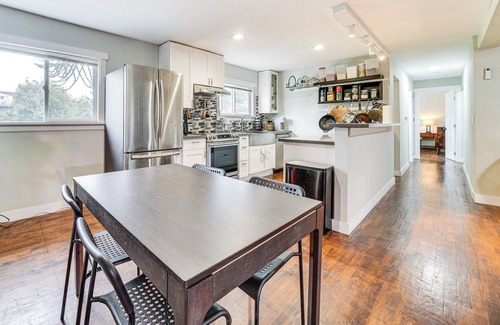 Renton House | 14 Mi to Dtwn Seattle: Sleek Home w/Large Yard