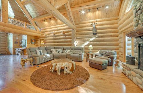 Petoskey House | 14 Mi to Slopes Lodge on 104 Acres in Boyne City