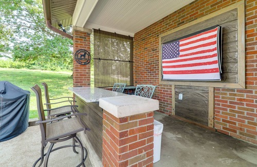 Columbia House | 14 Mi to St Louis: Dog-Friendly Columbia Home