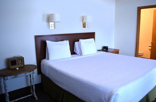 Columbia Falls Hotel | #14 ONE KING BED in delightful Columbia Falls with WiFi, AC 20 miles from GNP