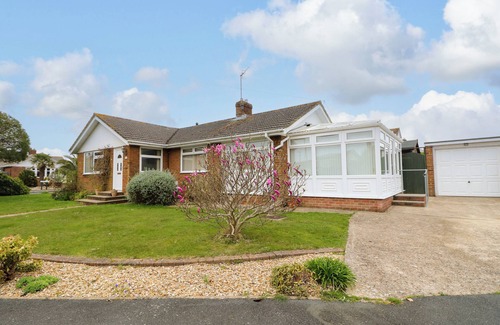 Nettlestone Cottage | 14 ORCHARD ROAD, pet friendly, country holiday cottage in Seaview