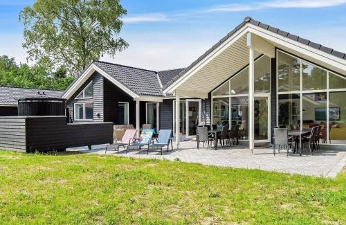 Bøtø By House | 14 person holiday home in Væggerløse