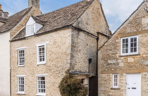 Tetbury Cottage | 14 THE GREEN, pet friendly, character holiday cottage in Tetbury