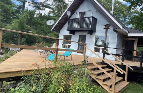 Carling Cottage | 140 Acre Secluded Cottage Retreat 2Br+1 in Muskoka