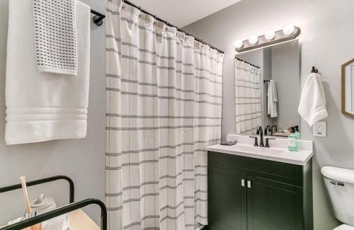 Ames House | 1402 Crescent