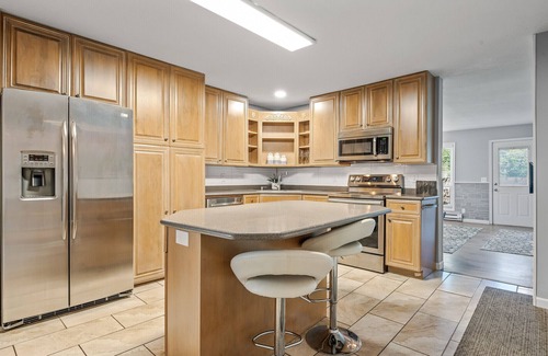 Rochester House | 1419-Walk to Mayo St Mary-Ritabnb Cheerful 5br+6baths,1 min walk to St.Marys