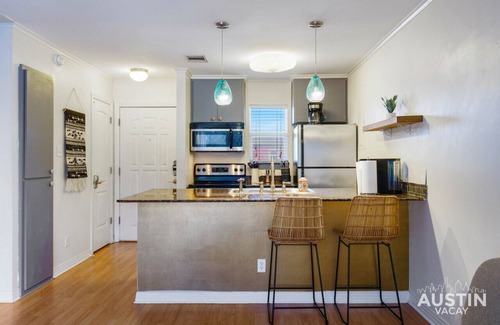 Zilker Apartment | 1422 Collier #214 xx