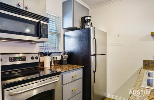 Zilker Apartment | 1422 Collier #214 xx