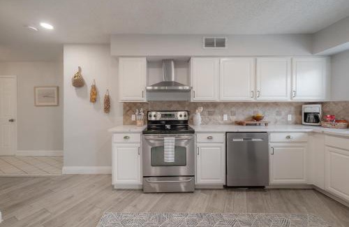 Largo House | 14295 Chamberlain Ave