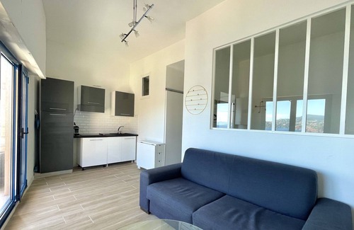 Le Trayas Apartment | 14353 2-room apartment in a very beautiful waterfront residence