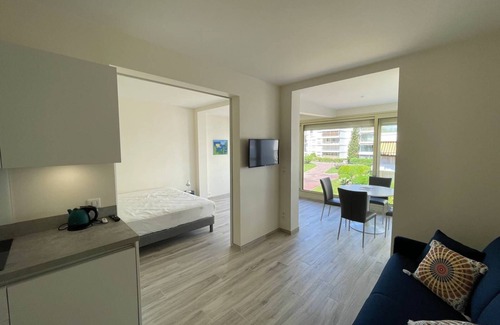 Mandelieu-la-Napoule Beach Apartment | 14390 Superb studio in a luxury residence by the sea in Mandelieu