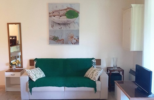 Mandelieu-la-Napoule Beach Apartment | 14452 Seasonal rental 44m² waterfront studio.