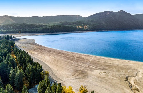 Cle Elum Cabin | 148 m² Cabin ∙ 3 bedrooms ∙ 12 guests