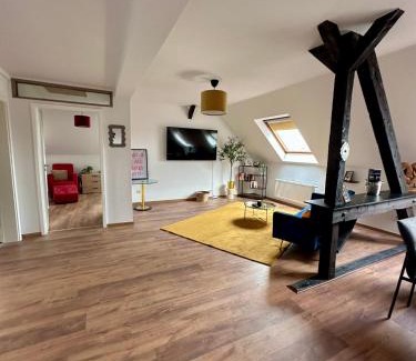 Huckingen Apartment | 148qm Apartment, nähe Düsseldorf, 4 Schlafzimmer, privater Parkplatz