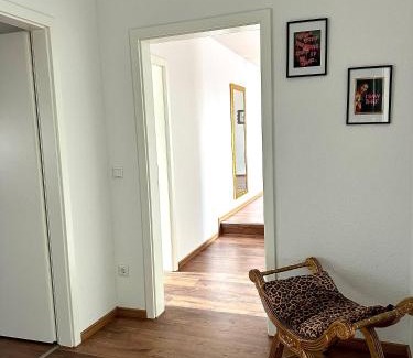 Huckingen Apartment | 148qm Apartment, nähe Düsseldorf, 4 Schlafzimmer, privater Parkplatz