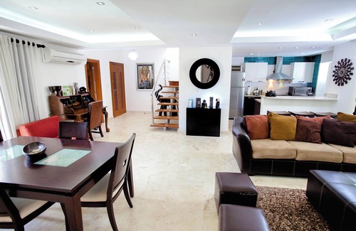 El Cortecito Condo | 14BR Spacious Multi-Unit Retreat with Rooftop Plunge Pool - Walk to Beach +Bonus