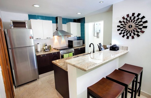 El Cortecito Condo | 14BR Spacious Multi-Unit Retreat with Rooftop Plunge Pool - Walk to Beach +Bonus