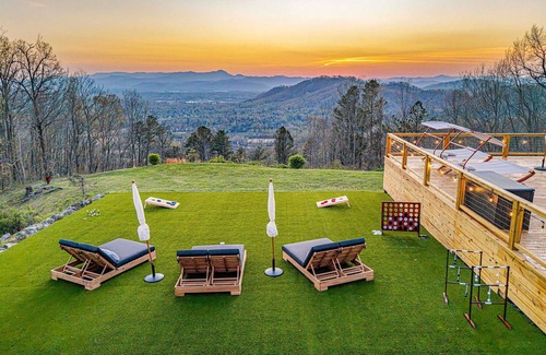 Fletcher House | 14k sq ft Mountaintop Estate - Private Golf Course