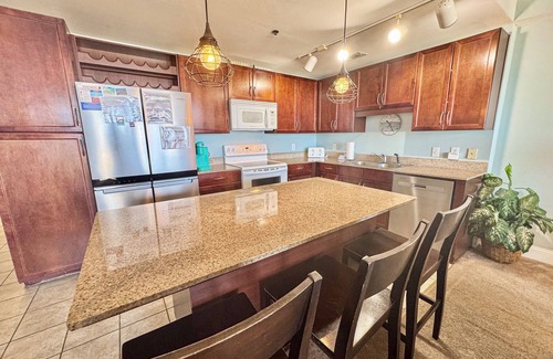Panama City Beach Condo | 14th-floor condo w/private balcony, water views, outdoor pool, hot tub, gym