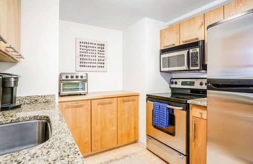 Downtown Seattle Condo | 14th Floor Condo with Wifi & Shared Pool and Hot Tub - Amazing Location