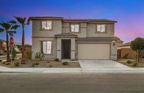 Coachella House | 15 Bed, Glow Gameroom, Putting green, Pool & BBQ