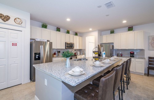 Loughman Resort | 15 beds gated home/great location/Fancy clubhouse/Mins to Disney/WaterPark