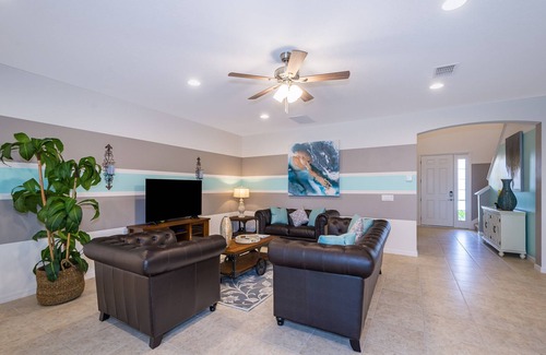 Loughman Resort | 15 beds gated home/great location/Fancy clubhouse/Mins to Disney/WaterPark