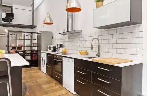 El Raval Apartment | 15 guests Private garden Duplex next to LasRamblas