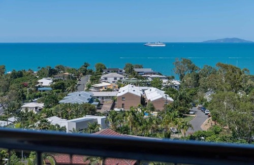 Airlie Beach House | 15 Kara - Stunning 5 Bedroom Home With Million Dollar Views, walk to Airlie Beac