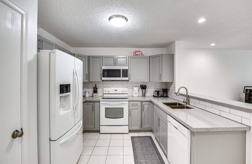 Coral Springs House | 15 Mi to Beach: Modern Coral Springs Home