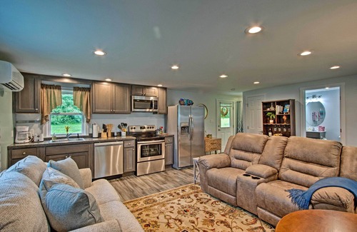 Brodheadsville Cottage | 15 Mi to Camelback Resort! 'The Overlook Home'
