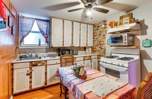 Newark Apartment | 15 Mi to NYC: Apartment in Newark