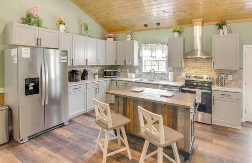 Newport Cabin | 15 Mi to Pigeon River Rafting: Newly Built Cabin!