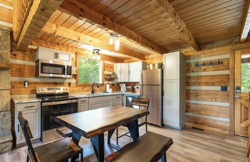 Pittman Center Cabin | 15 Min 2 DwTn Gatlinburg/By Park