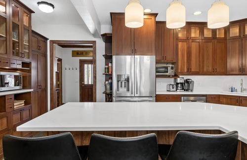 Essex County House | 15 Min from Gore! 6bd/3.5bth, chef kitch, Adult Treehouse, Hot Tub, Sleeps 12