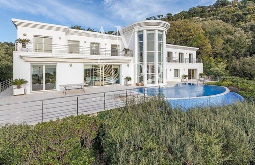 Cannes City Centre Villa | 15 min from the Croisette Panoramic Sea View - Cannes Californie - sleeps 12