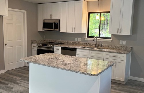 Wilmington House | 15 min from Wrightsville Beach. Remodeled 3 bed in quiet neighborhood