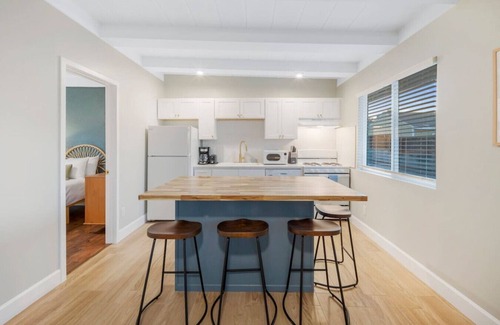 Vista Apartment | 15 Min to Beach | Modern Vista Escape