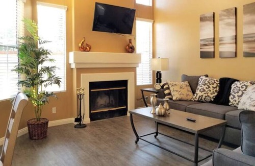 Tustin House | 15 MIN TO DISNEY 3 bedroom luxury home near Irvine