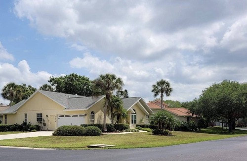 The Lakes House | 15 min to Siesta Key. 14 night min Oct to Dec. 30 day min Jan, Feb, March 2024