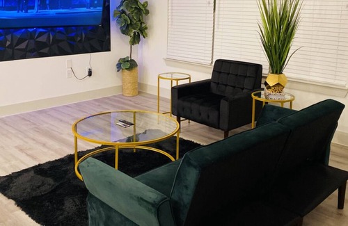 Spring House | 15 Mins from Downtown | Perfect for Long Term Stays